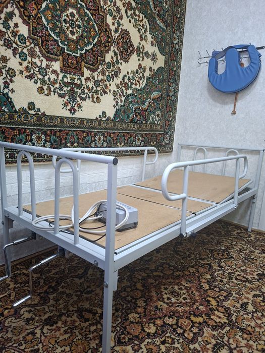 Специальная кровать для лежачих больных
