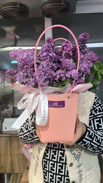 Букет из сирень в корзине