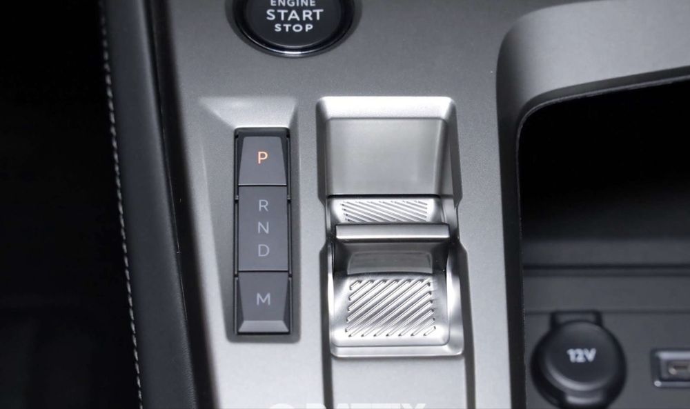 peugeot 408 plug-in hybrid ( detali la telefon )