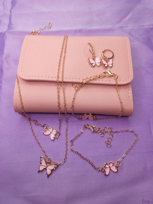 Дамско портмоне с комплект бижута