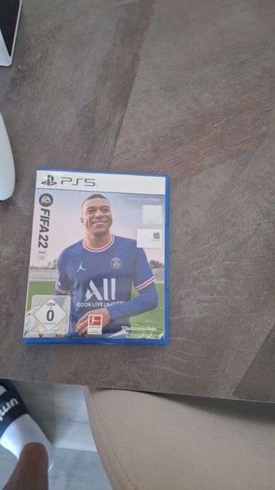 Vând ps5 cu 2 manete