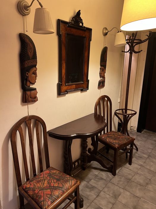 Обзавеждане за коридор, виенска закачалка, стол, лампа