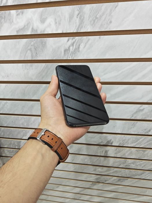 iPhone 11 pro max 256 simkartali