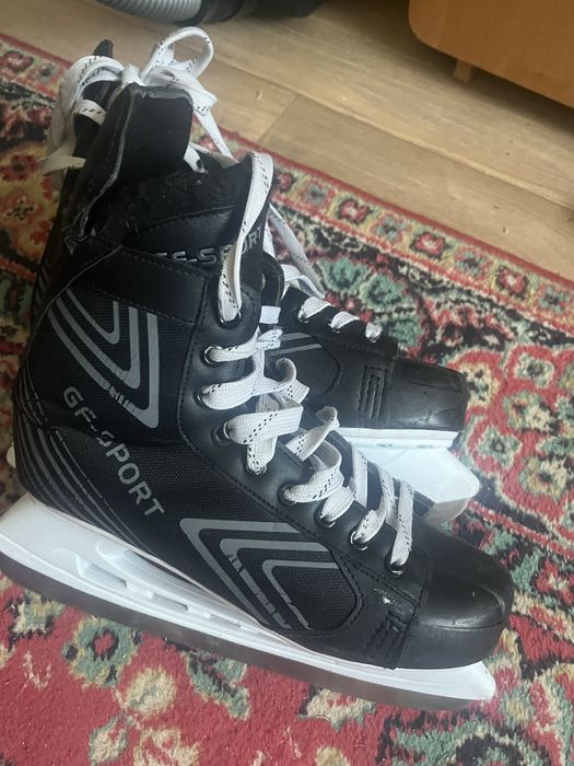 Коньки хоккейные