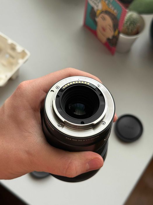 Напълно работещ SIGMA 30 mm f / 1.4 DC DN Sony E-mount + подарък