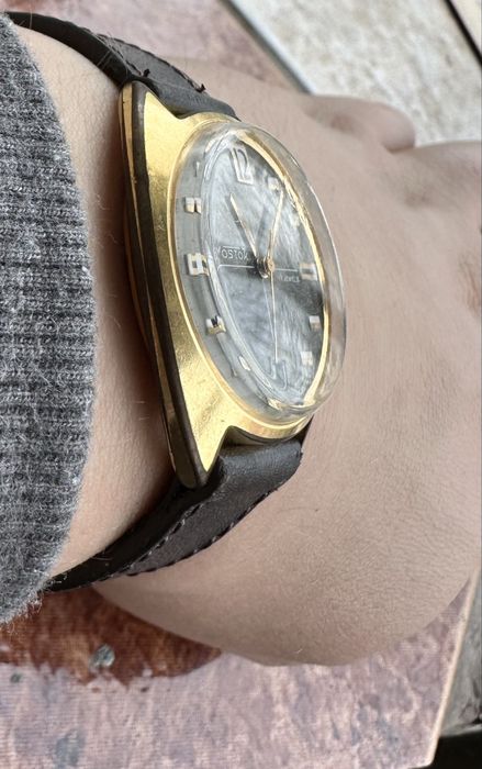 Сьветски механичен позлатен аи 10 часовник Восток,70 години