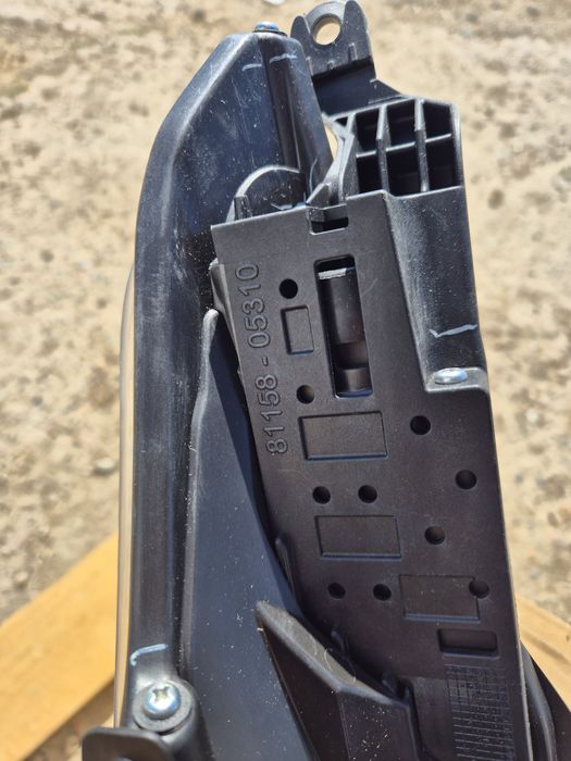 Фара Toyota Avensis 2009г.