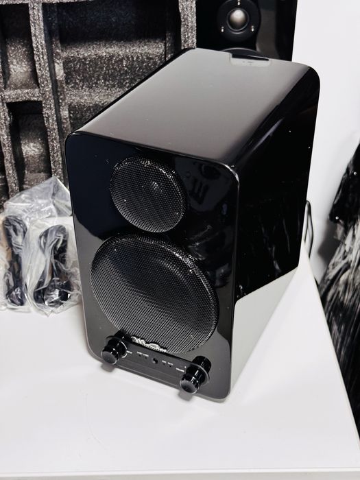 McGee Energy Model 1 Boxe Active Hi-Fi Stereo 2 Căi, Amplificare Integrată, Bass Reflex, Piano Black, Subwoofer Out, Noi în Cutie