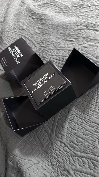 Оригинальные часы Omega x Swatch MoonSwatch