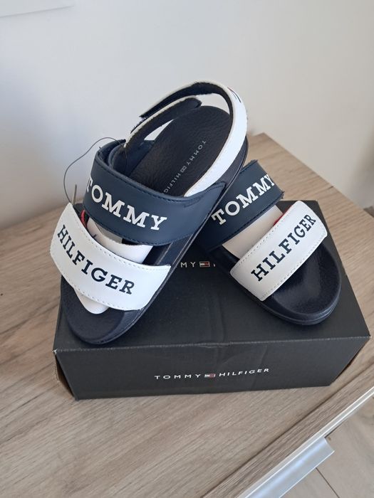 Sandalute noi Tommy Hilfiger