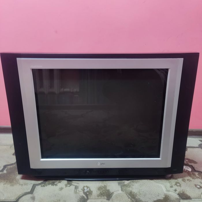 Продаю б/у телевизор марка LG