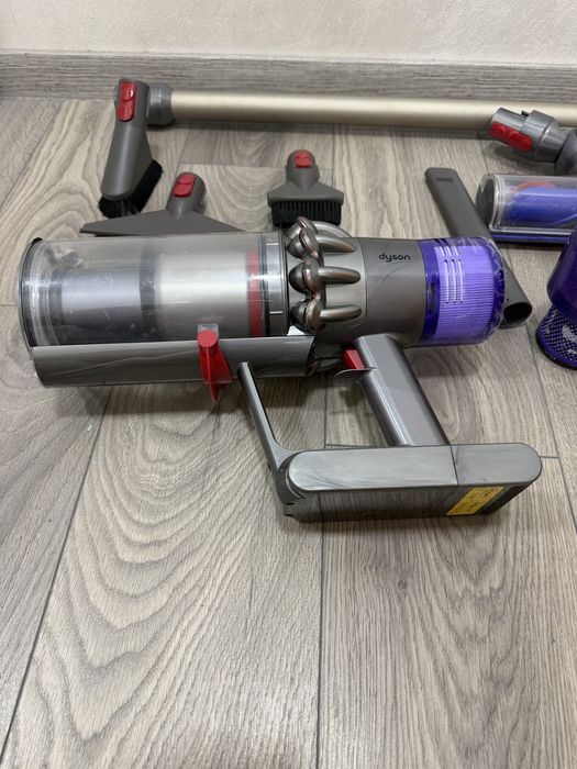 Прахосмукачка Dyson v11