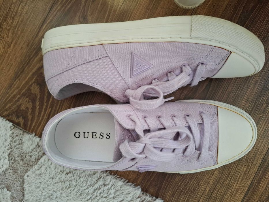 Кецове на марката Guess