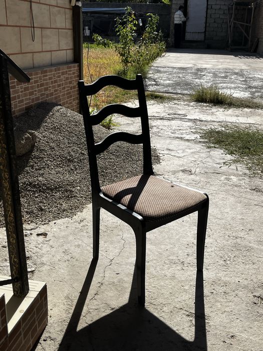 Стул 2000 тг (штука)