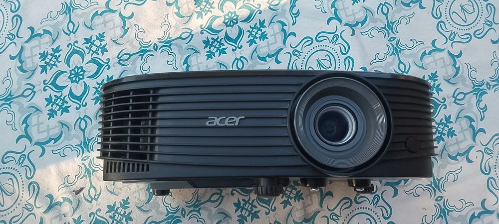 Кинопроектор Acer в идеальном состоянии