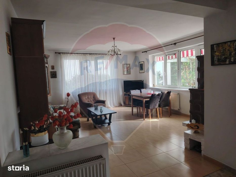 Casă / Vilă cu 8 camere de vânzare în zona Central