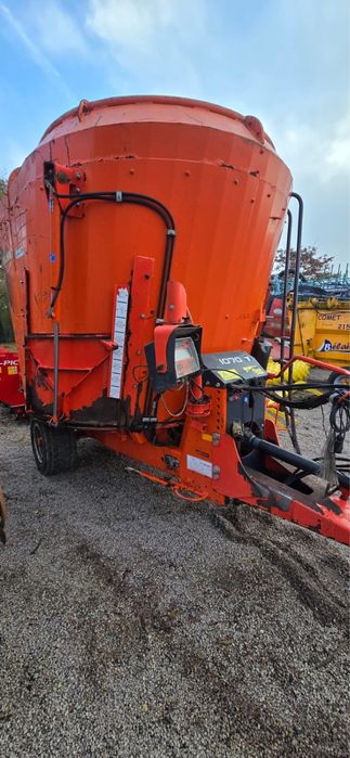 Remorca  tehnologica  furajare vaci . Angus baltata holstein kuhn 12