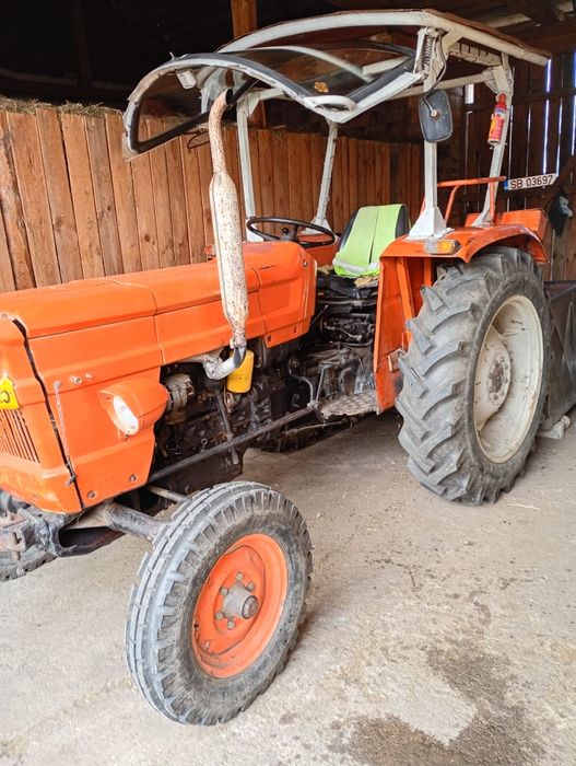 Tractor U445 și remorcă