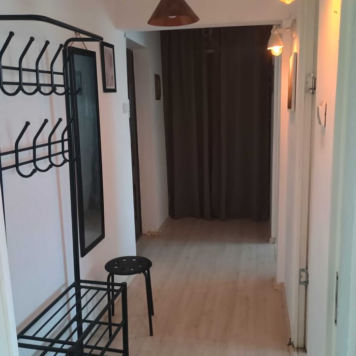 inchiriez apartament 3 camere langa Iulius mol