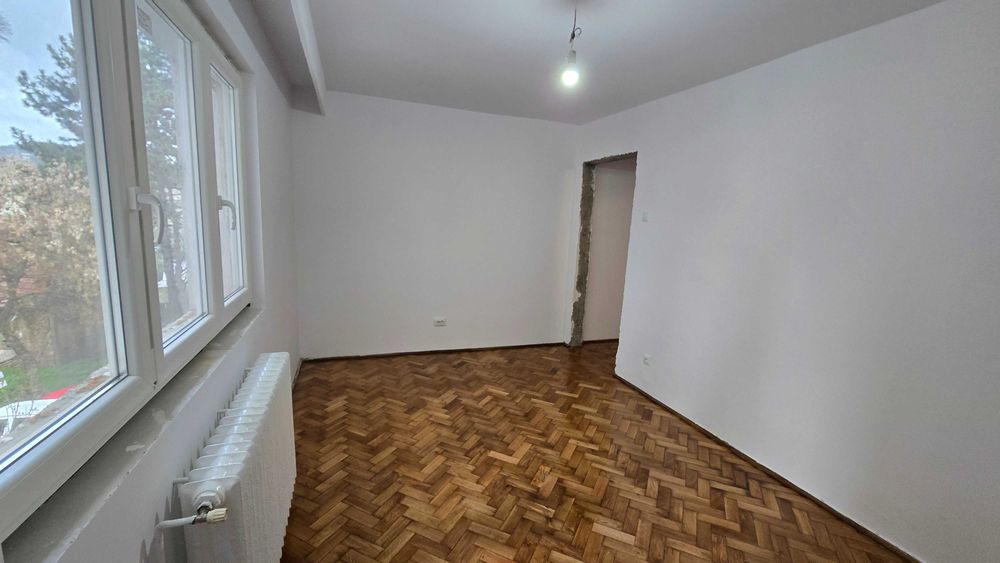 Apartament Semifinisat cu Trei Camere și Balcon, 70m2, Mănăştur, Cluj