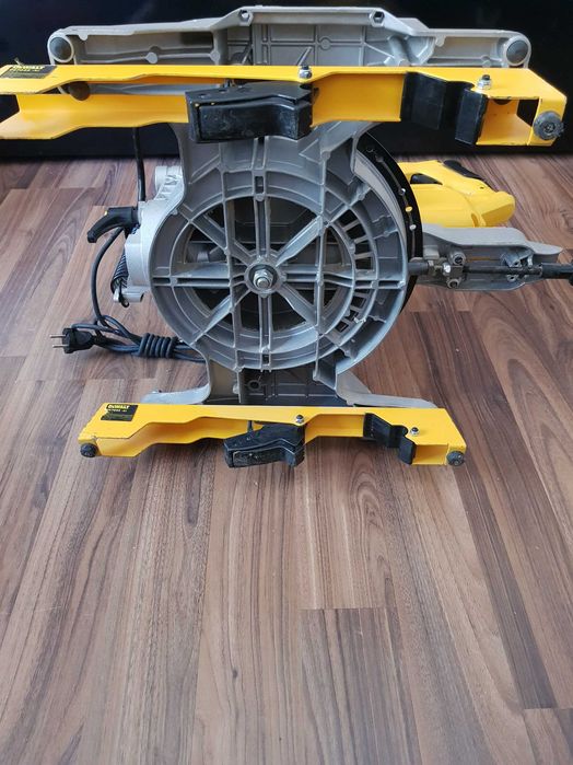 Circular Dewalt DWS 777