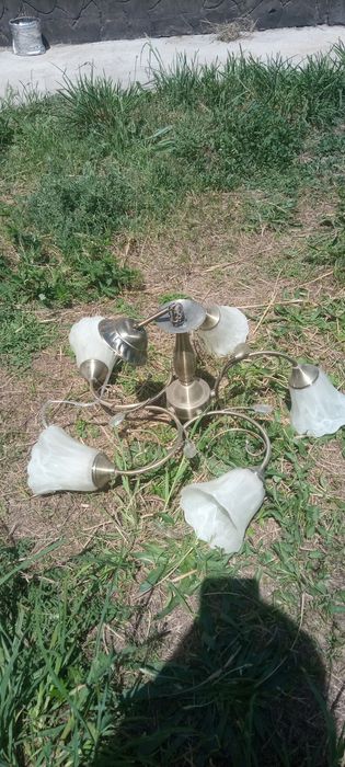 Люстры 2 штуки б/у