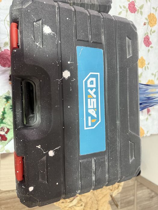 Продам перфаратор на батарейке и шуруповерт