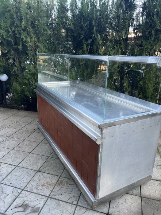 Топла витрина топла