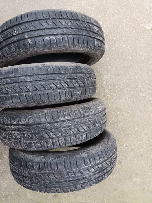Vând  4 Anvelope vară Pirelli