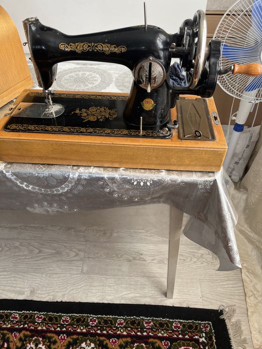 Швейная машина в хорошем состояние