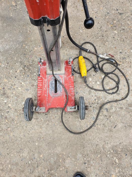 Hilti DD -250 E se vinde