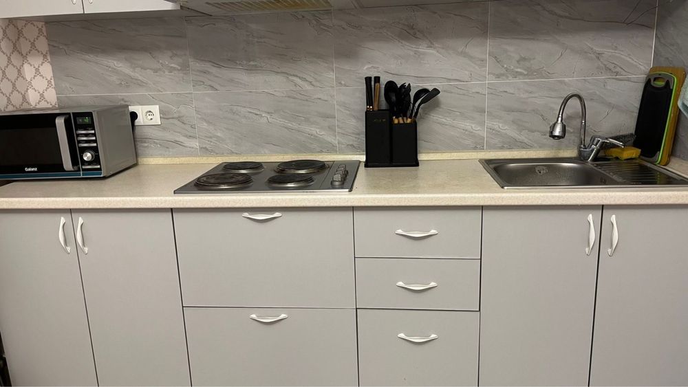 куханная гарнитура и шкаф