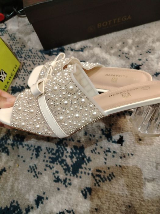 Kelinlar uchun oyoq kiyimlar yangi