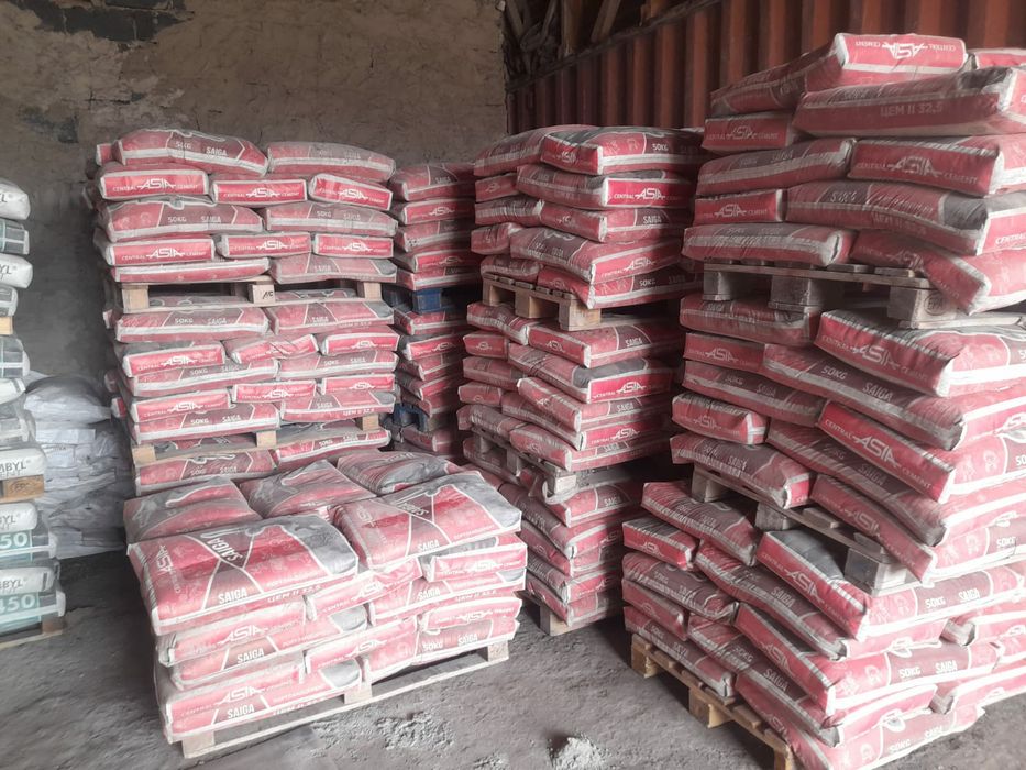 Цемент, балласт, песок, отсев, щебень.