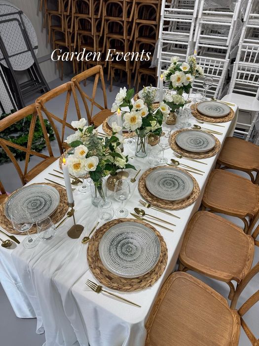 Mese scaune veselă de inchiriat corturi de inchiriat