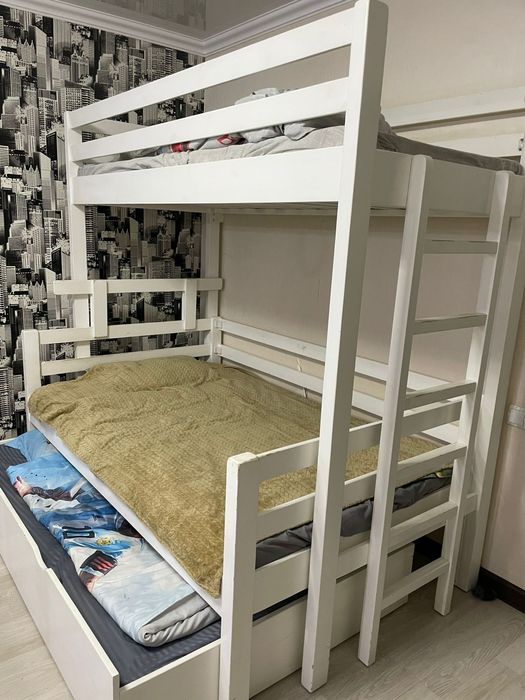 Кровать трехъярусная