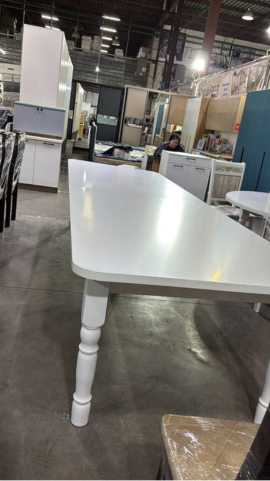 Стол стуля и маркерный доска