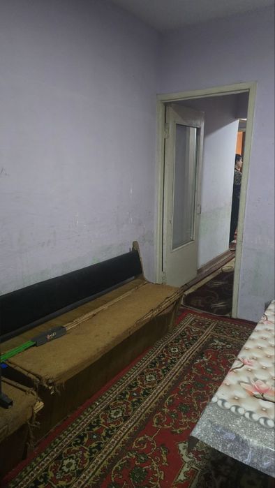 Продаю, квартиру 4-х комнатную 72 метр квадратных, ремонт средний,.