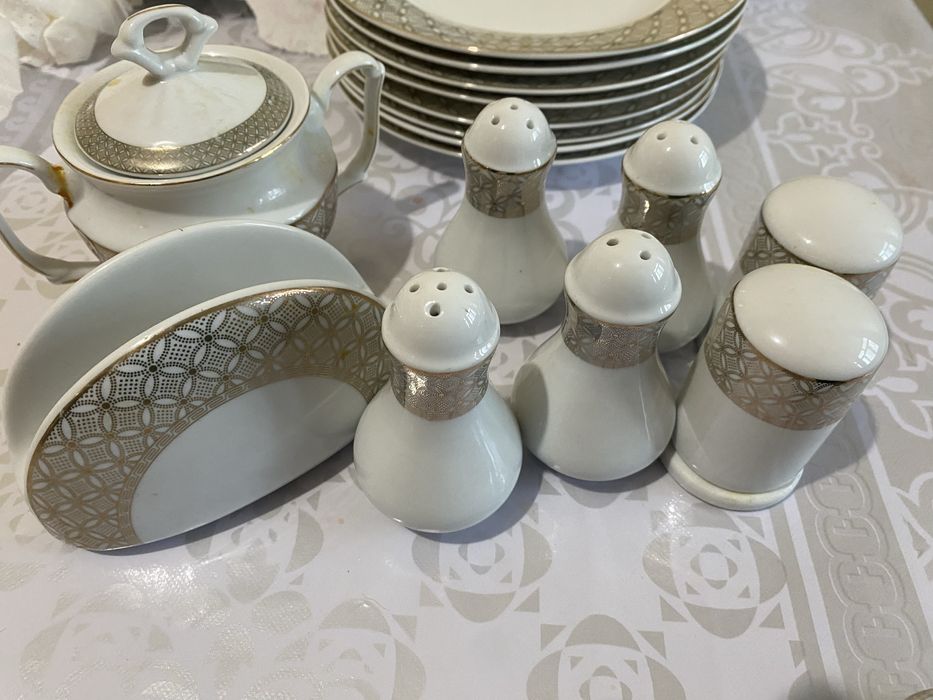 Продам сервиз столовый