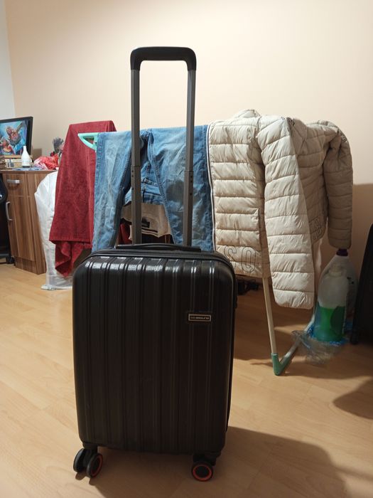 Продавам куфар за пътуване