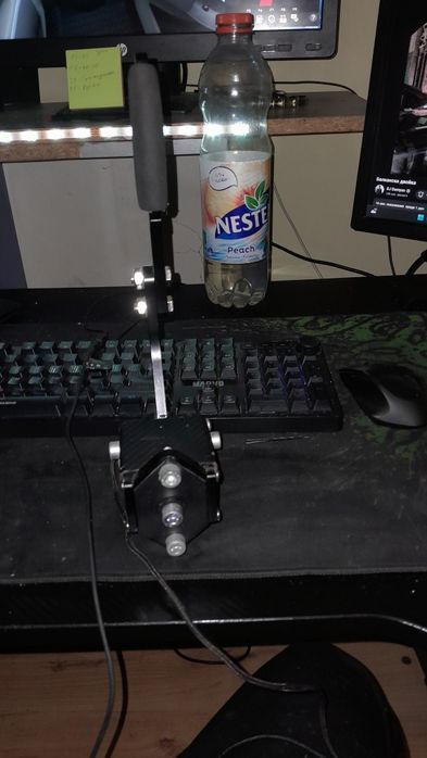 Ръчна спирачка за гейминг