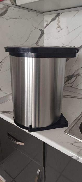 Кофа за вграждане в кухненски шкаф, с издърпване Venus. 12 литра