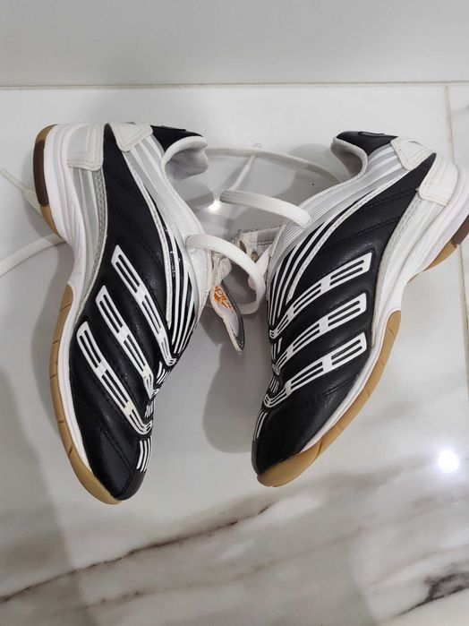 Маратонки  Adidas за футбол