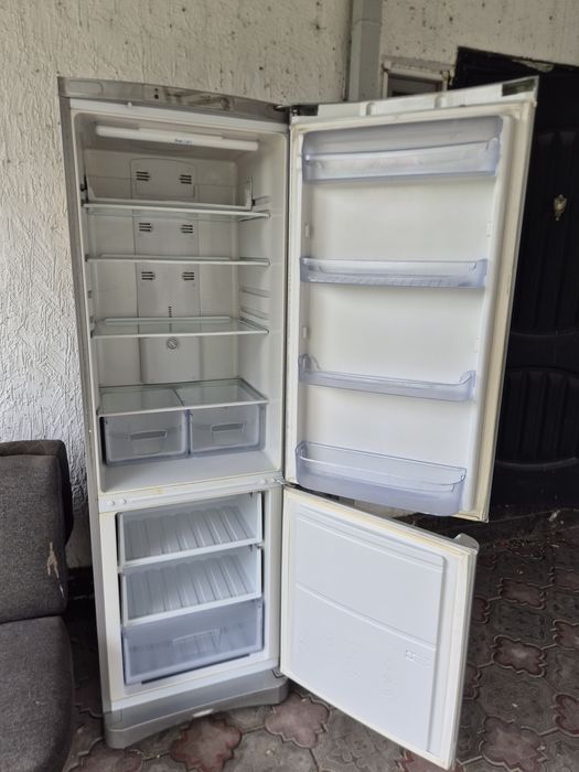 Холодильник большой