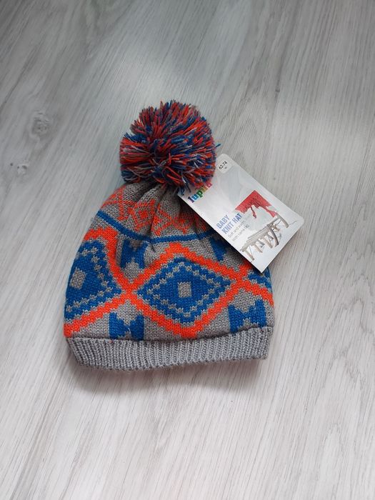 Ватирана бебешка шапка за момче