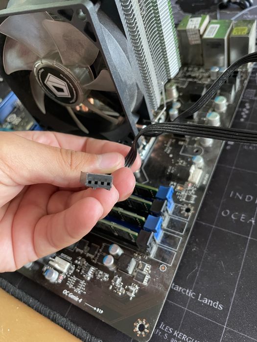 Kit Placă de bază MSI B85M-G43 + i7-4790 + Cooler – Perfect funcțional
