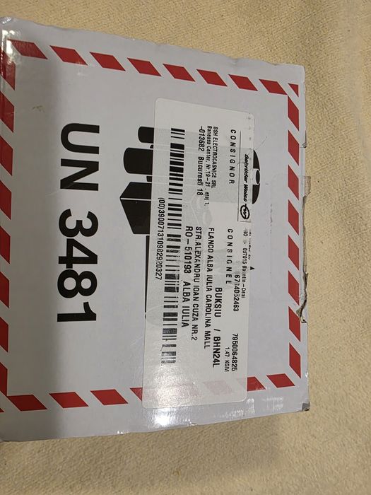 Vand aspirator de mana BOSCH Move BHN24L  0.3l, 21.6V autonomie max 45 min, High Airflow System, negru