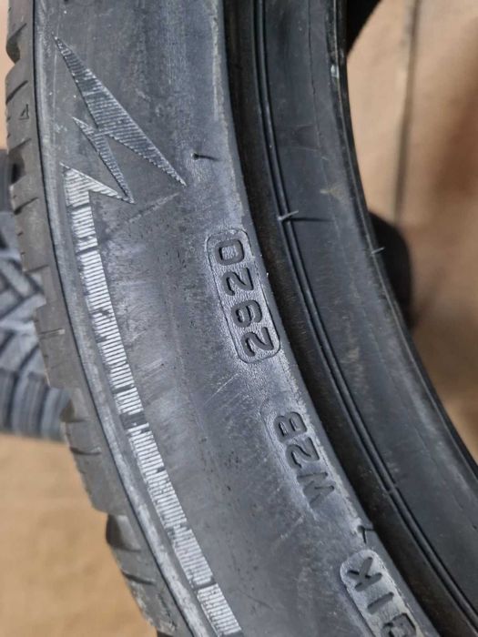 2 Bridgestone R18 245/45
нови зимни гуми
DOT2920