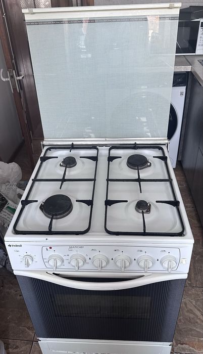 Продам газовую плиту