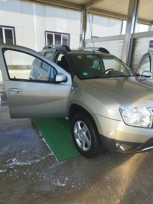 Duster 5700 Euro neg